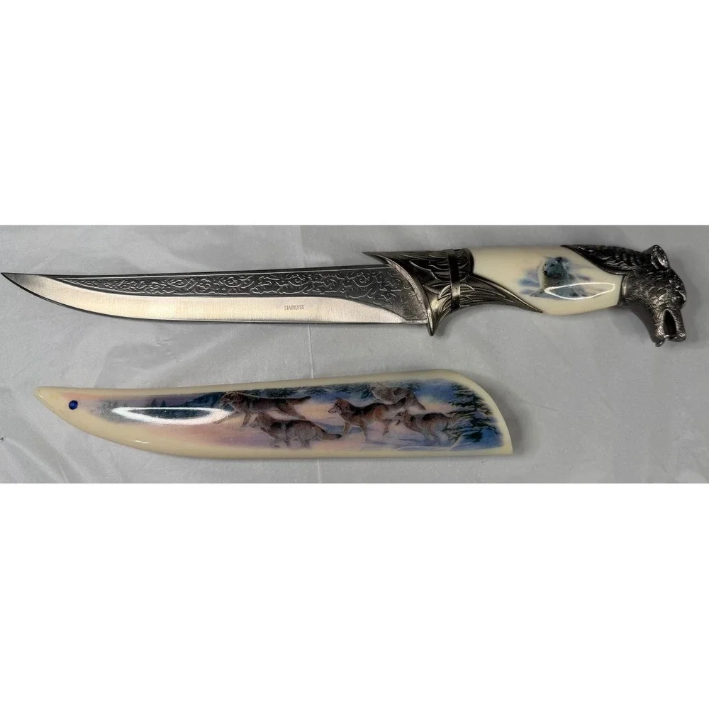 Wolf Pack Decorative Collector Knife with Wolf Head Pommel & Winter Scene Sheath